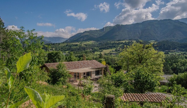To the Sound of the Diois – Two Independent Gîtes for up to 20 Guests Facing the Vercors