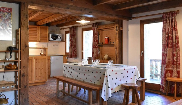 Traditional chalet for 8 in Méribel, calm and picturesque