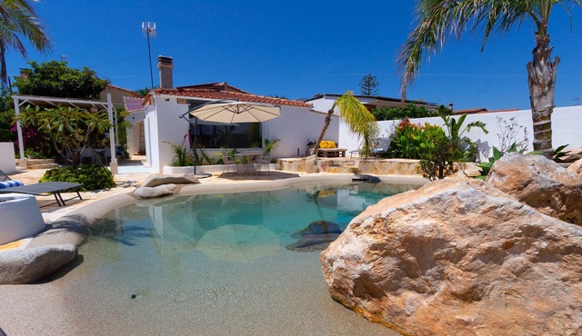 Tropical Oasis Costa Dorada with private pool