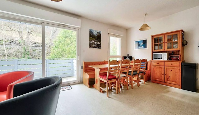 Two-bedroom apartment with Wi-Fi in downtown Barèges, with a view of the mountains