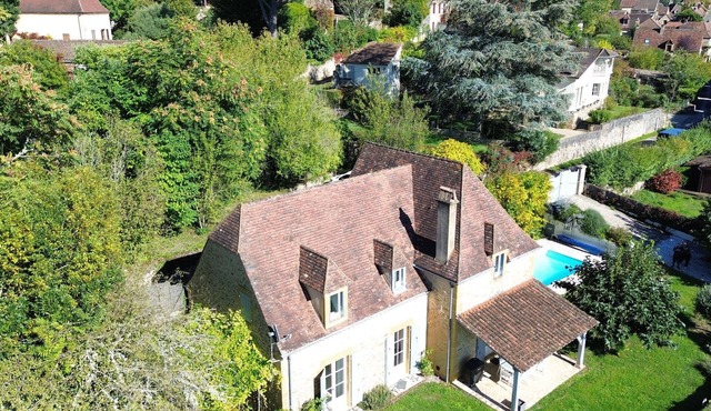 Unique High Standard Property with heated pool set on the remparts of Domme