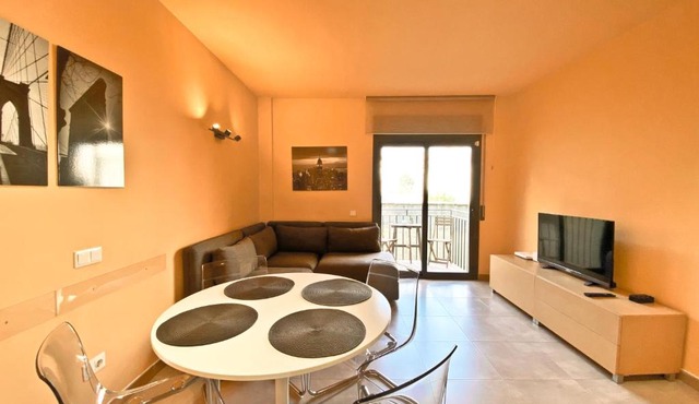 Urban Manresa-City center apartment with balcony
