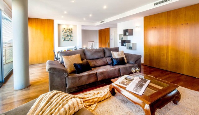 Victoria Diagonal Mar 2: Luxury Duplex Touristic Apartment Near the Beach