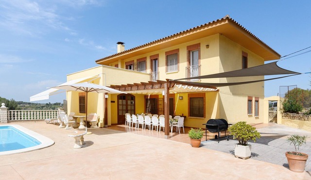 Villa "Cal Vimon" with Private Pool, Private Terraces, and Wi-Fi