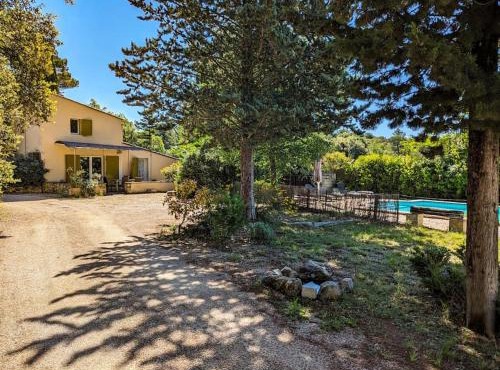 Villa Chênes & Pins Piscine au Coeur du Luberon