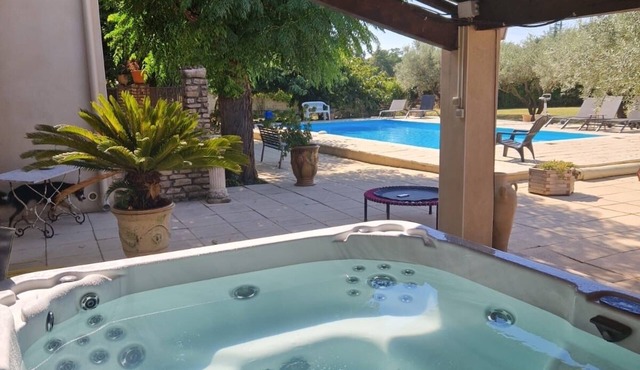 Villa Christine with pool and jacuzzi - 8 pers.