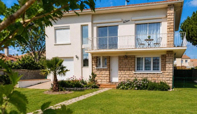 Villa climatisée, proche mer, 2 grands appartements indépendants, parking,