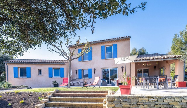 Villa de Charme Face au Ventoux, à 1km du Village Avec Piscine Chauffée
