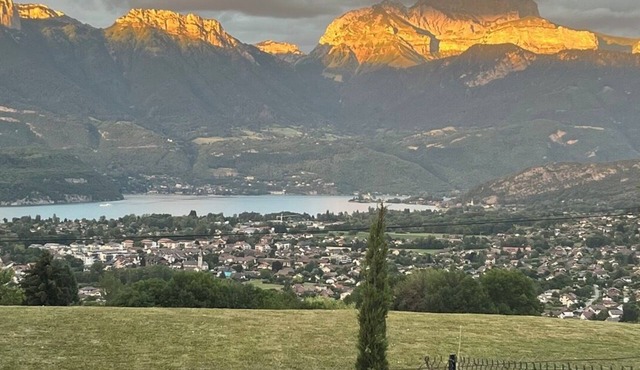 Villa Eden Lake Annecy: Magnificent lake and mountain views in St Jorioz