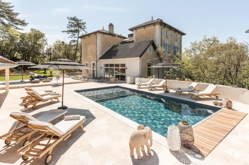 Villa Hugon piscine chauffée surplombant l'Ardèche