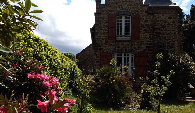 Villa La Côte du Chat, near Saint-Malo, Dinard, and the beaches. 3-Star Furnished Apartment