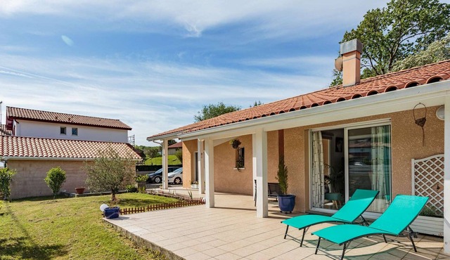Villa Lahonce, 5 bedrooms, 10 persons