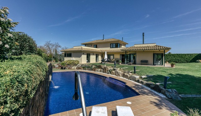 Villa 'Luxury Golf Villa Torremirona' with Mountain View, Wi-Fi and Air Conditioning