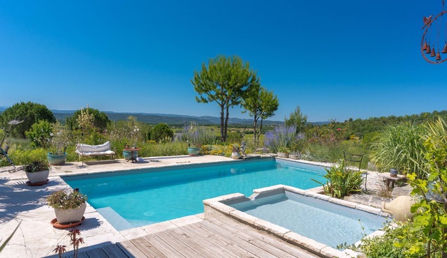 Villa 'Maison Luberon Sud' with Mountain View, Private Pool and Wi-Fi