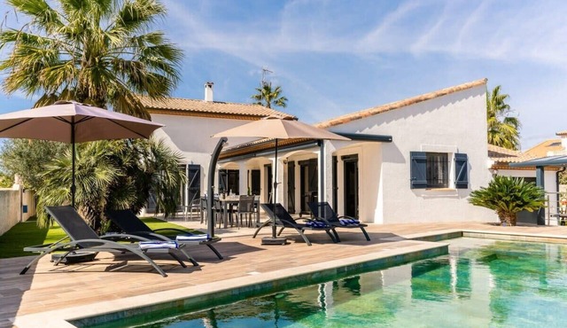Villa Margot, stunning pool, beach 500 m