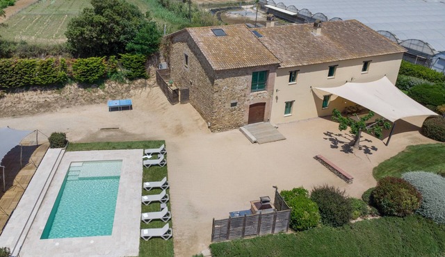Villa 'Mas Tortós' with Mountain View, Private Garden and Barbecue