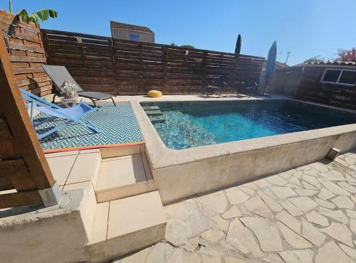 Villa Petite Camargue piscine bali au sel climatisation 15min plages 3 chambres