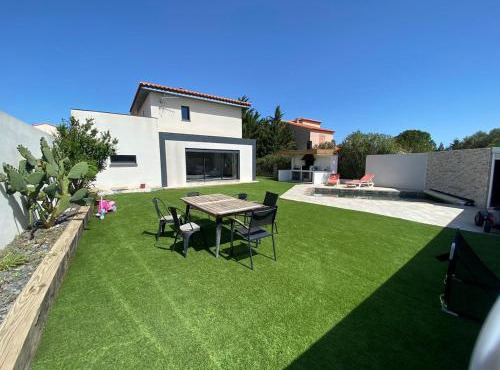 Villa piscine, 8personnes, clim, wifi
