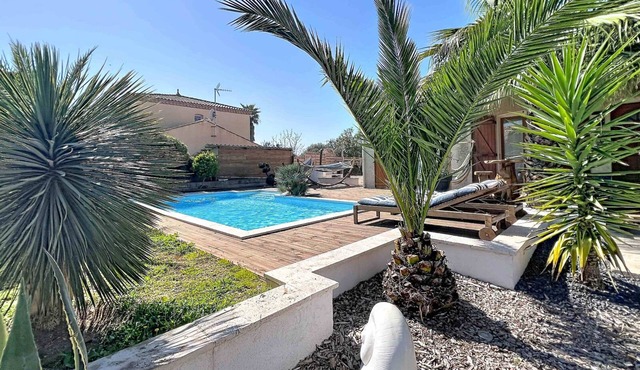 Villa pool and jacuzzi