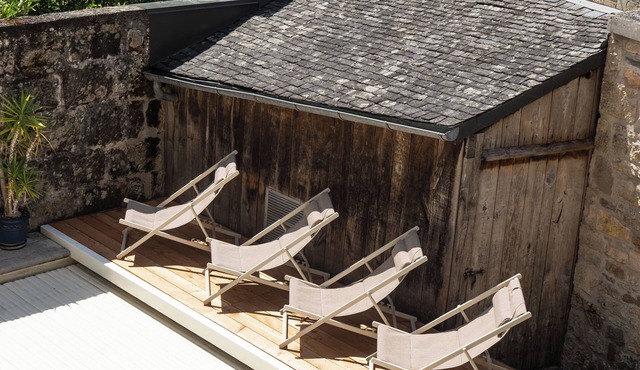 Villa Saulex - Luxury & comfort, swimming pool, and hot tub in the heart of Turenne. Chill & Play
