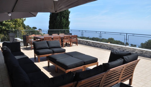 Villa SKYLINE Enjoy 360 ˚ panoramic view between the sea and the Alpes!