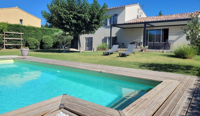 Villa sleeps 14 with pool