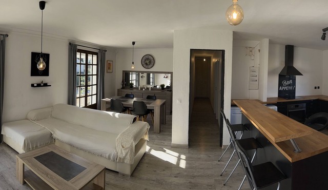 Villa top 4 bedrooms, sleeps 8