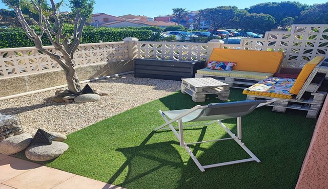 Villa with air conditioning near lake, 6 guests