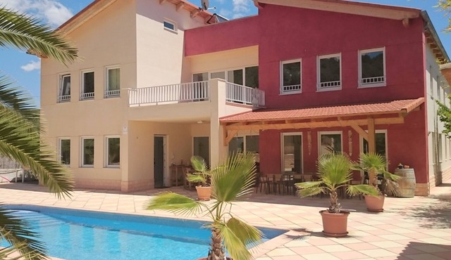 Villa with large pool, loft and granny apartment