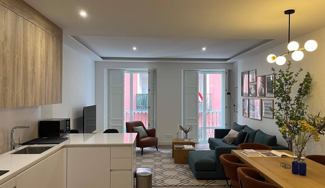 w Impressive 3BR w Sunny Terrace in Chueca