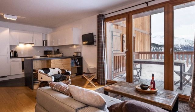 Welcome to Miravidi 4*, located at the foot of the slopes 7 nights from Sunday t