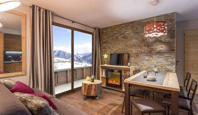 Wifi, 300m from resort center, swimming pool, balcony, tv, ski locker, 75-80m², Tignes