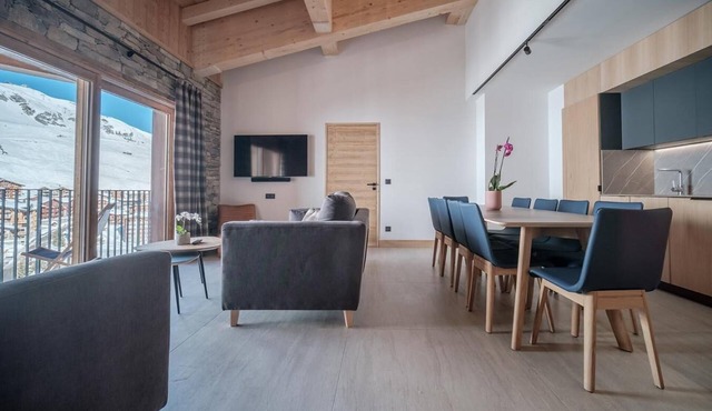 Wifi, resort center, 4th floor, swimming pool, sauna, hammam, tv, ski locker, 107m², Tignes