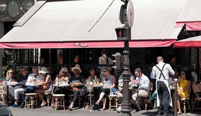WITH A PRIVATE GARDEN - BLEND OF HISTORIC CHARM WITH MODERN LUXURY AT LE MARAIS