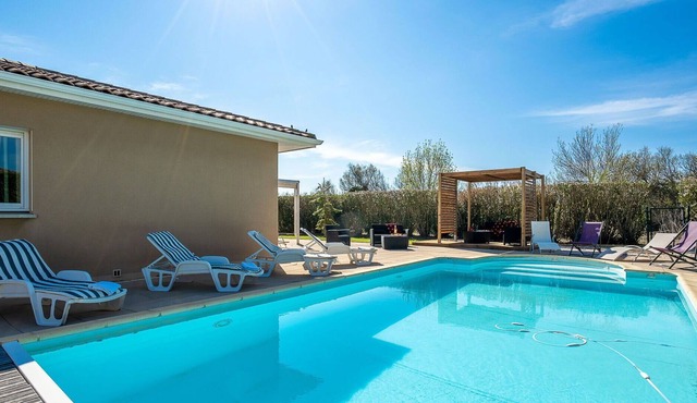 Wonderful private villa for 8 guests with A/C, private pool, WIFI, TV, terrace and parking