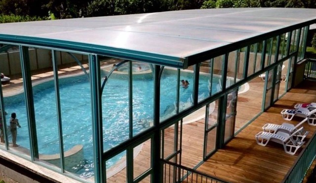 ZEcamping 4 étoiles familial piscine couverte pet friendly cottage TV