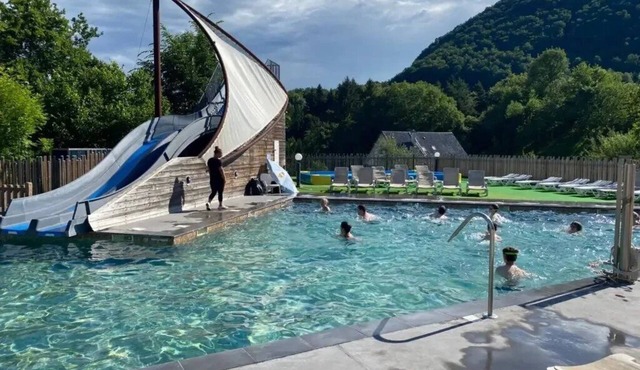 ZEcamping 4* animé piscine couverte pet friendly locatif TV 24m2