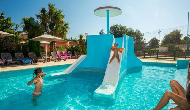 ZEcamping 4* familial 3km plage piscine chauffée tente TV LV clim 32m2