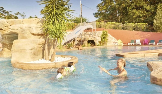 ZEcamping 4 étoiles familial avec piscine couverte