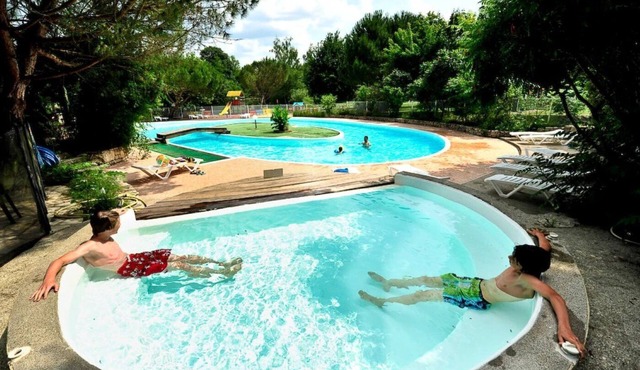 ZEcamping 4* pataugeoire chiens acceptés fitness locatif TV LV BBQ