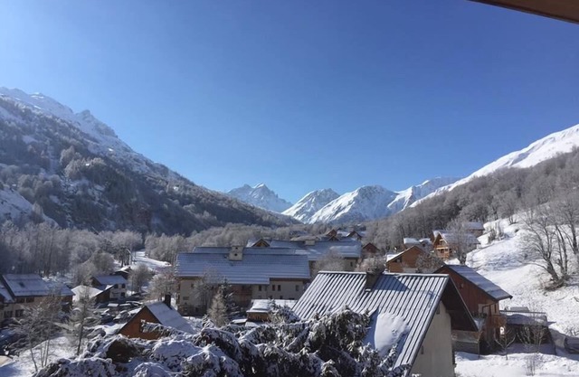 100m from shops, 2nd floor, balcony, parking, tv, ski locker, 30m², Valloire