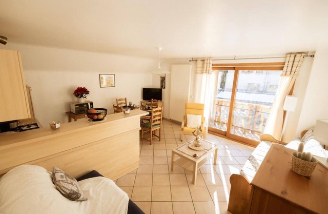 100m from shops, 2nd floor, balcony, ski locker, 48m², Valloire