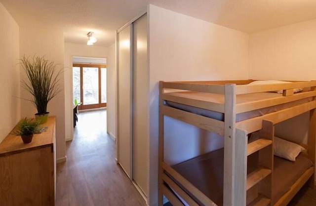 200m from resort center, 5th floor, balcony, tv, ski locker, 25m², Serre Chevalier