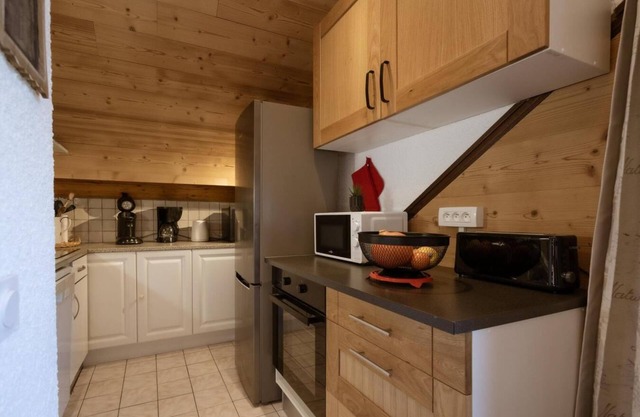 3rd floor, balcony, parking, tv, ski locker, 52m², Valloire