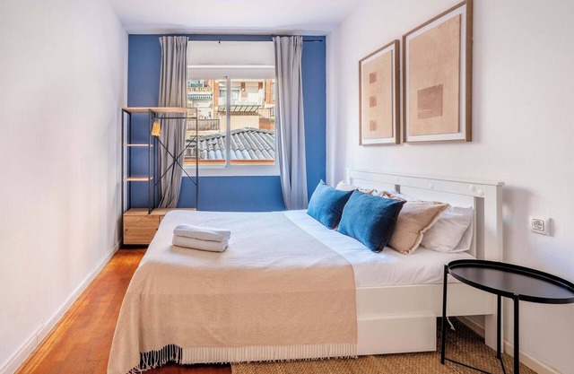 4-bedroom Apartment in Sagrada Familia!