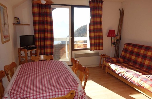 APARTMENT ALPE D'HUEZ IN SIERRA NEIGHBORHOOD