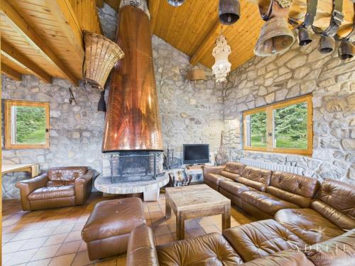 Chalet Savoyard pour 18 pers, proche pistes et commerces, cheminée, balcon, navette gratuite - FR-1-398-582