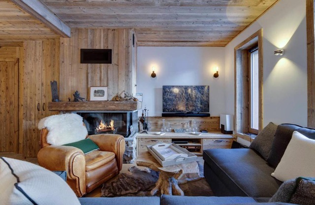Superbe duplex 68m² avec cheminée, 2 chambres, parking intérieur, et services inclus à Val d'Isère - FR-1-567-46