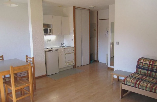 Wifi, 50m from resort center, 5th floor, balcony, parking, tv, ski locker, 26m², Brides Les Bains