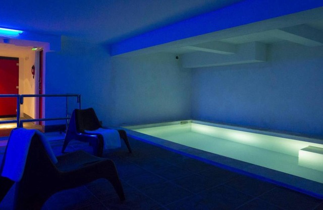 Wifi, ski-in/ski-out & foot of the slopes, swimming pool, tv, ski locker, 25-30m², Les Menuires